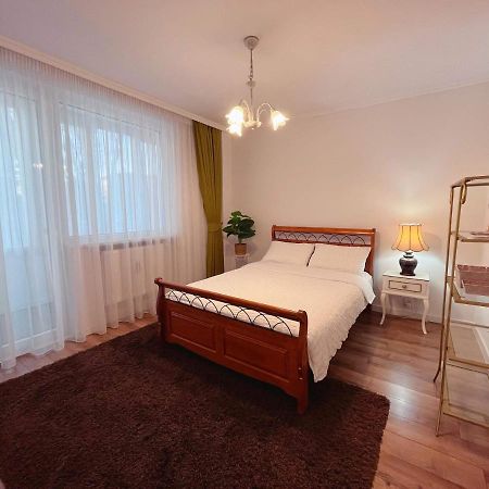Niran Apartament Oradea Buitenkant foto