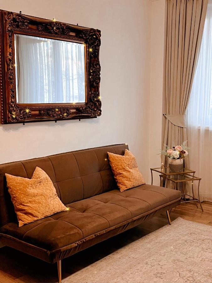 Niran Apartament Oradea Buitenkant foto
