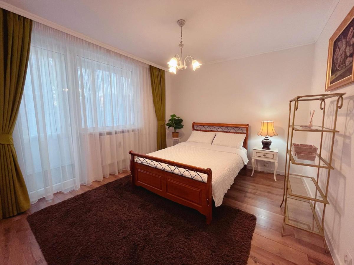 Niran Apartament Oradea Buitenkant foto